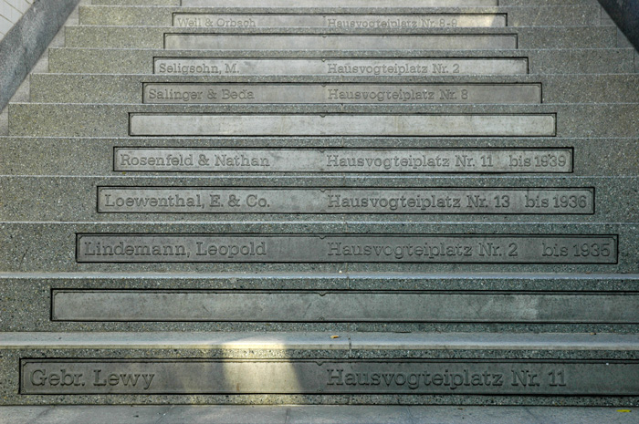 Rainer Görs, Denkzeichen Modezentrum, Foto Emilio Esbardo