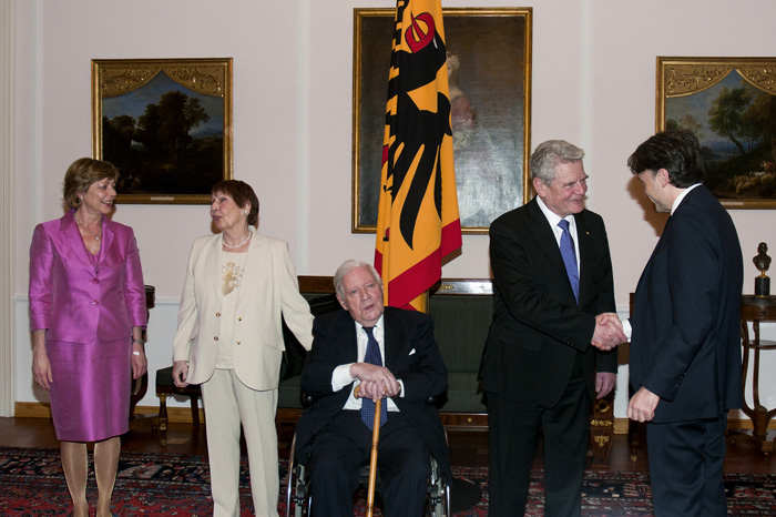 01_Helmut_Schmidt_Joachim Gauck_foto_Emilio Esbardo