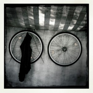 Foto: Flohmarkt am Mauerpark Berlin – IPhone-Hipstamatic photography - © Marco Ristuccia